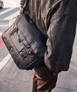 Chrome Business- & Laptop Bags|Crossbody Bags-Midtown 20L Messenger bag 16″ recycled nylon