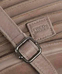 FredsBruder Crossbody Bags-Riffellinchen Crossbody bag grained cow leather